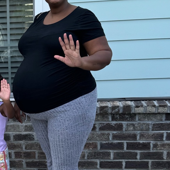 Tops - Black Maternity T-Shirt 🤰🏾🖤